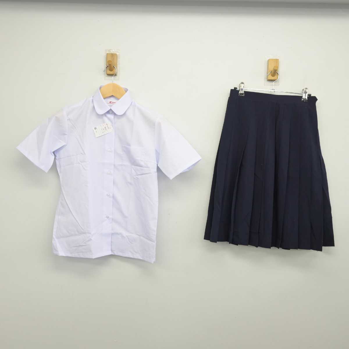 【中古】千葉県 幸町第二中学校 女子制服 2点 (シャツ・スカート) sf044772