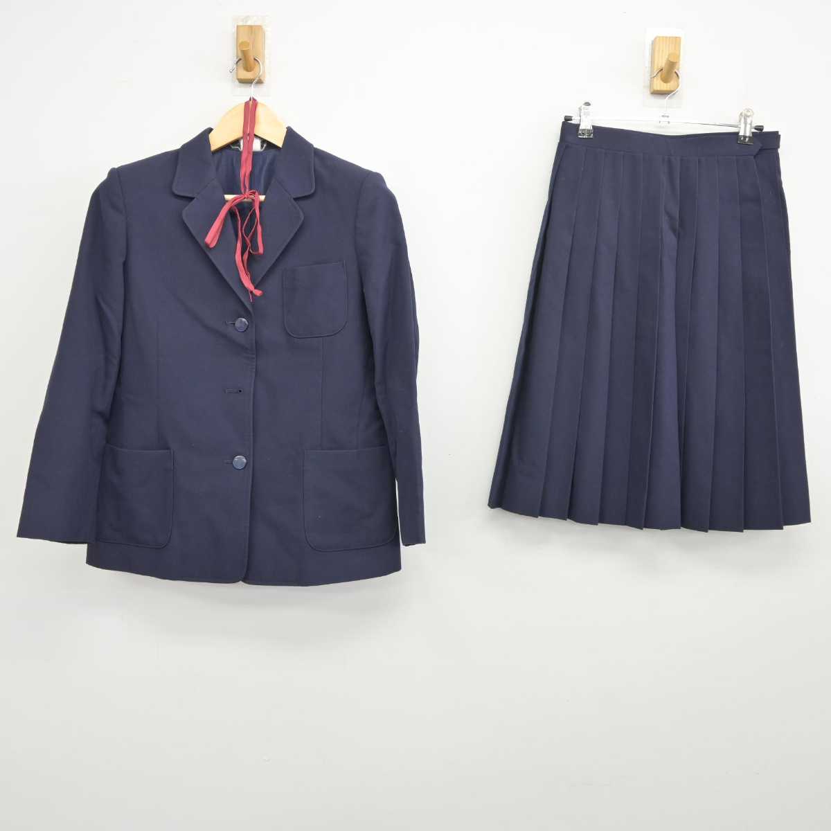 【中古】埼玉県 小針中学校 女子制服 4点 (ブレザー・スカート) sf044784