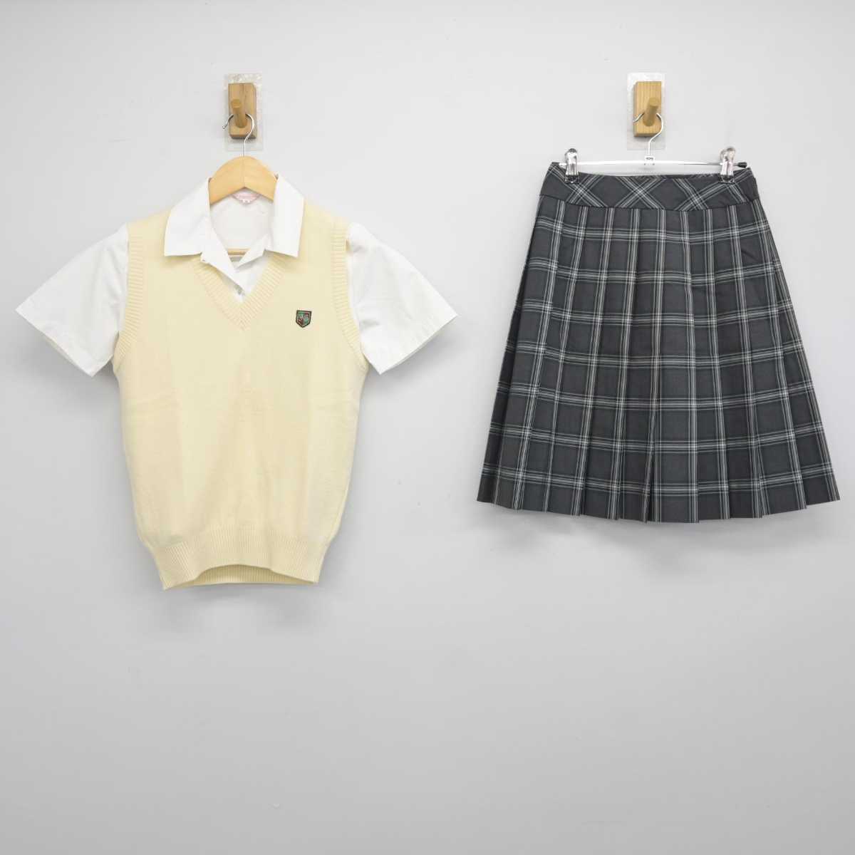 【中古】東京都 実践学園高等学校 女子制服 3点 (ニットベスト・シャツ・スカート) sf044971