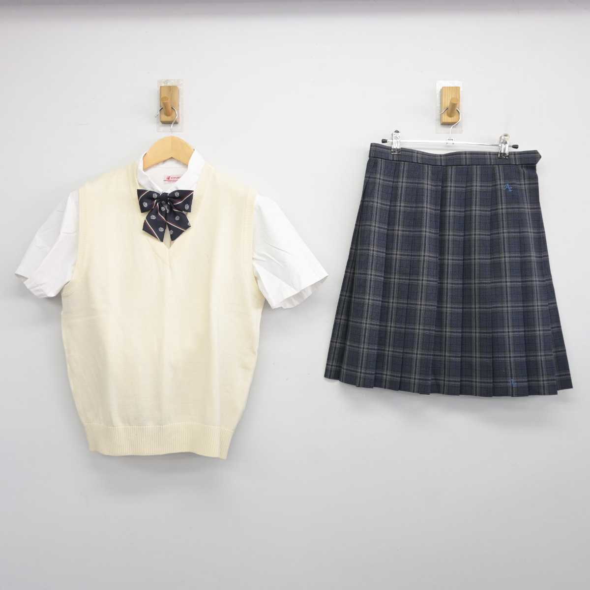 【中古】神奈川県 麻布大学附属高等学校 女子制服 4点 (ニットベスト・シャツ・スカート) sf044990