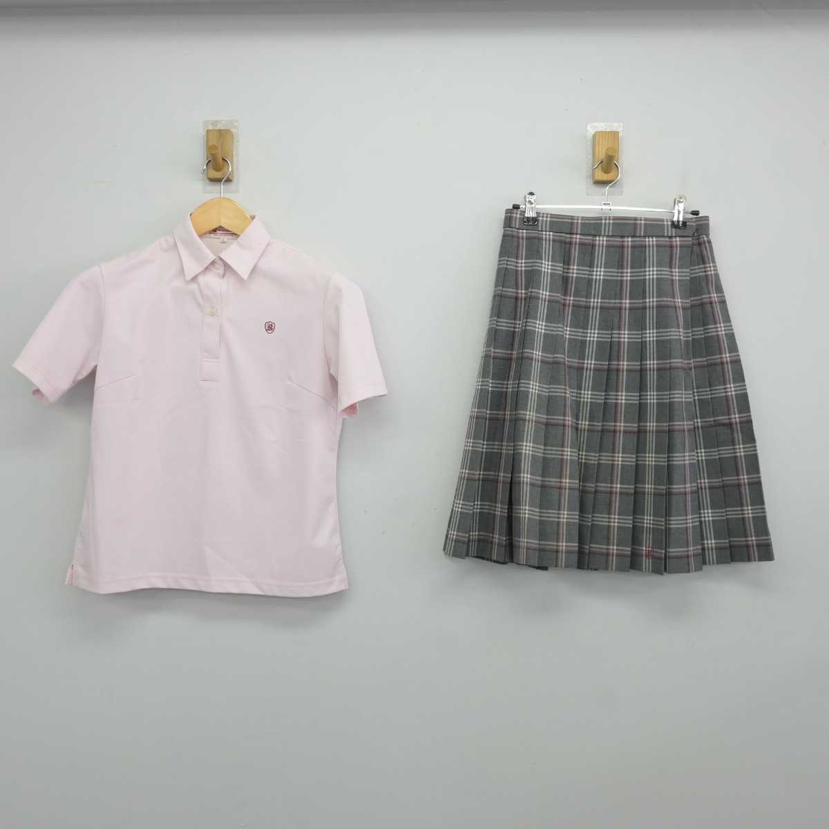 【中古】岡山県 岡山県高梁日新高等学校 女子制服 2点 (シャツ・スカート) sf045708