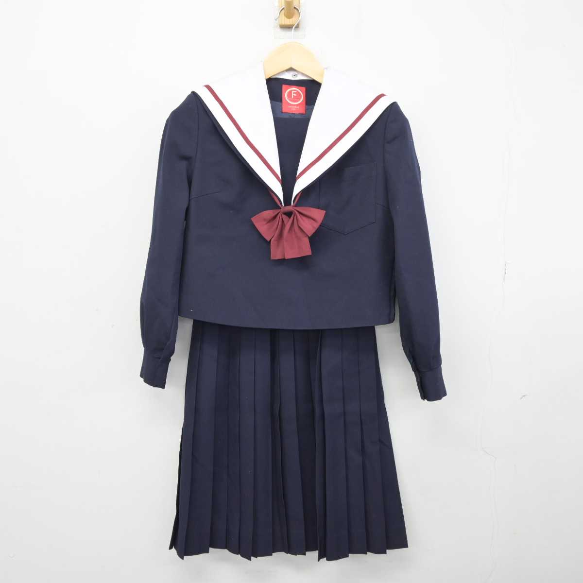 【中古】愛知県 稲沢市立治郎丸中学校 女子制服 3点 (セーラー服・スカート) sf045727