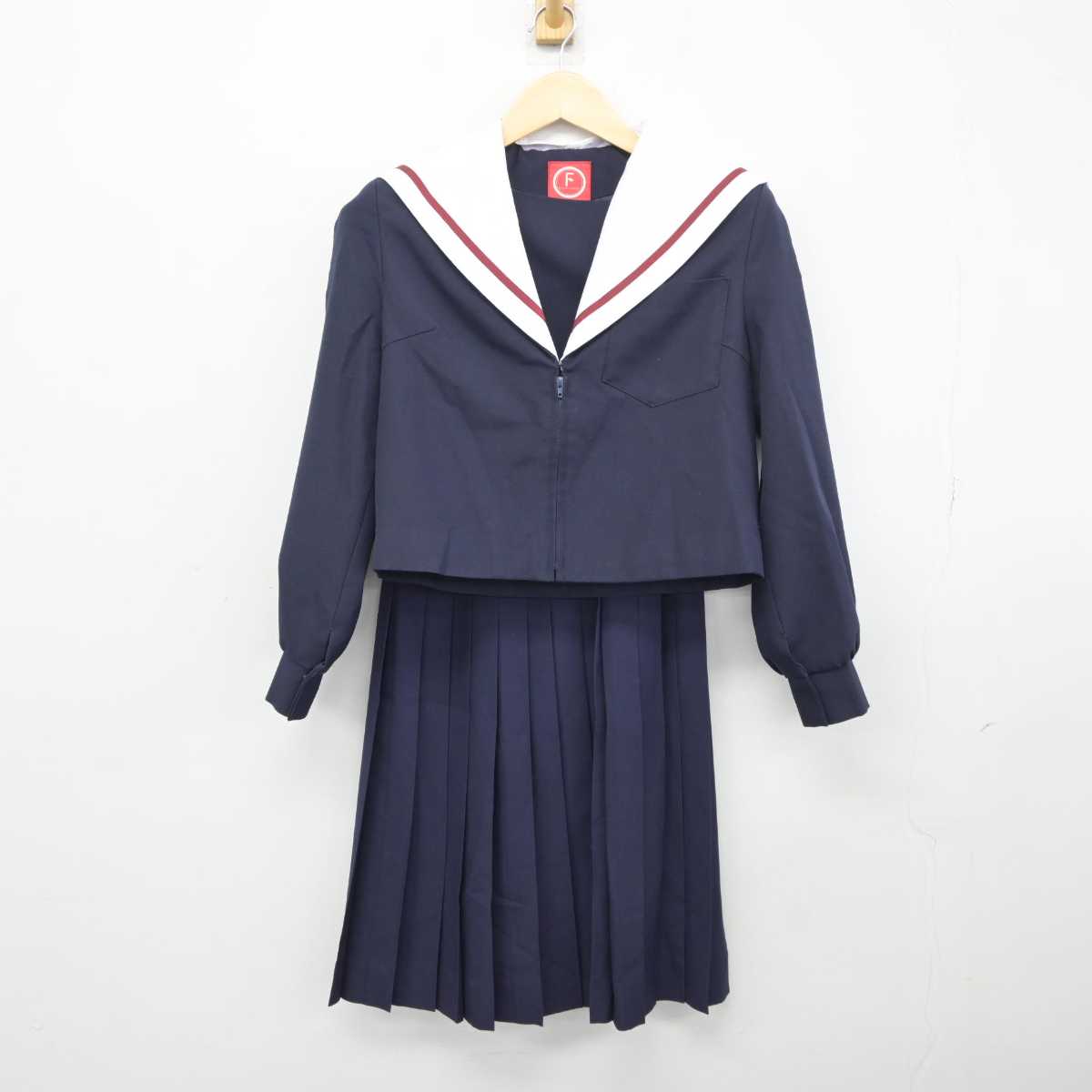 【中古】愛知県 稲沢市立治郎丸中学校 女子制服 2点 (セーラー服・スカート) sf045728