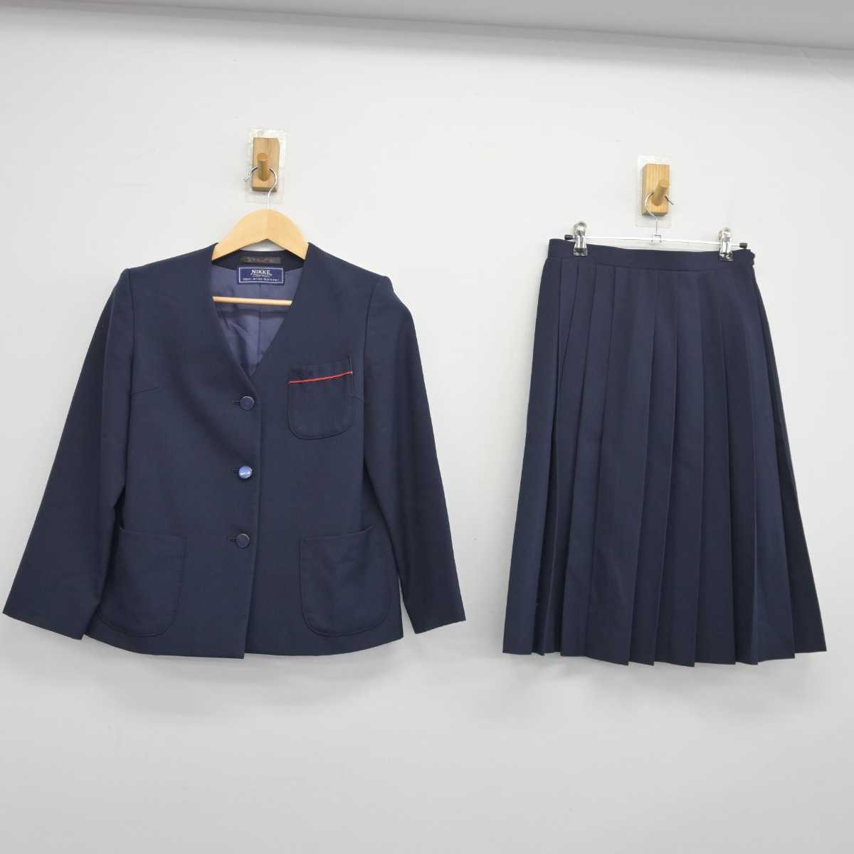 【中古】群馬県 渋川中学校 女子制服 2点 (ブレザー・スカート) sf046022