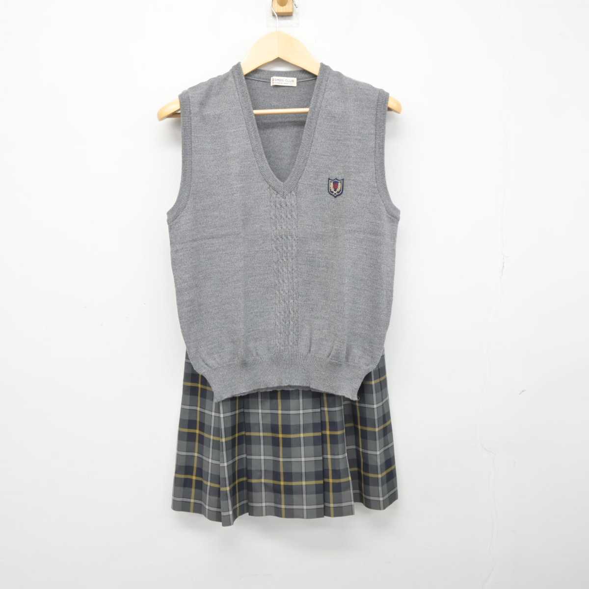 【中古】東京都 桜丘中学校高等学校 女子制服 3点 (ニットベスト・スカート) sf046055