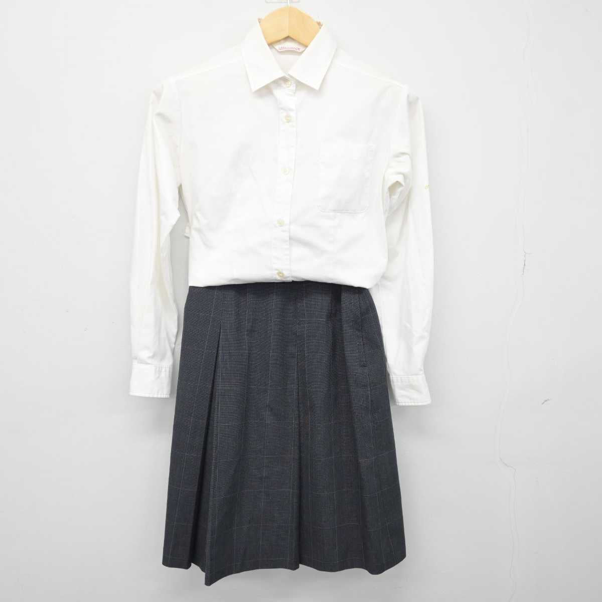 【中古】奈良県 奈良育英高等学校 女子制服 2点 (シャツ・スカート) sf046402