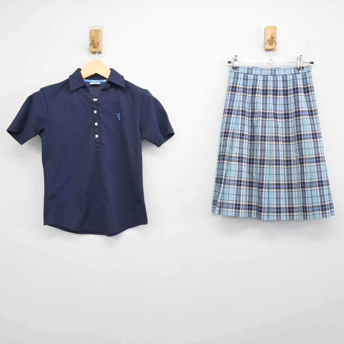 【中古】 クラーク記念国際高等学校 女子制服 2点 (シャツ・スカート) sf046598