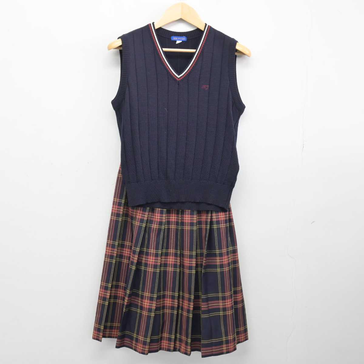 【中古】山梨県 甲府城西高等学校 女子制服 4点 (ブレザー・ニットベスト・スカート) sf046743