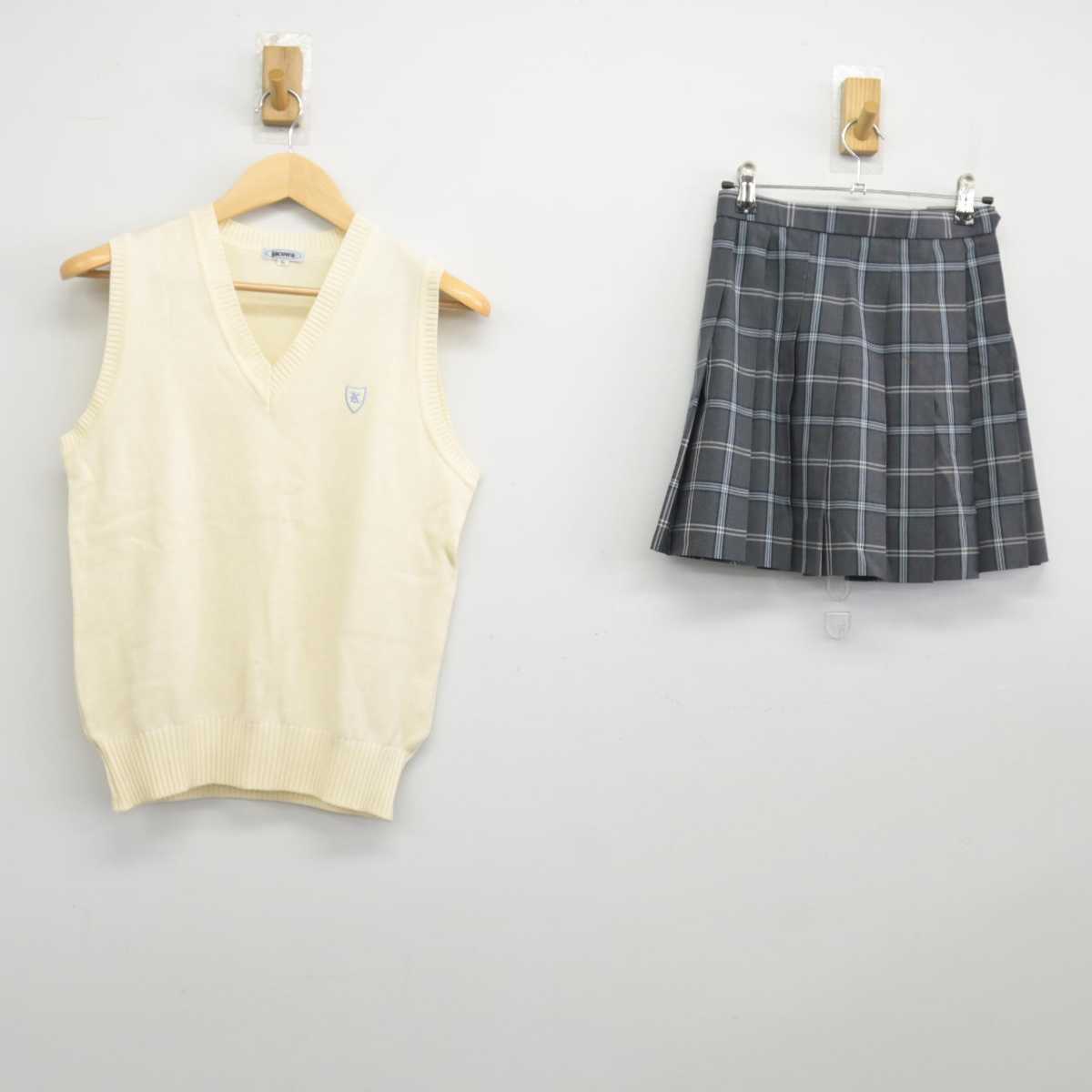 【中古】千葉県 市川北高等学校 女子制服 2点 (ニットベスト・スカート) sf046750