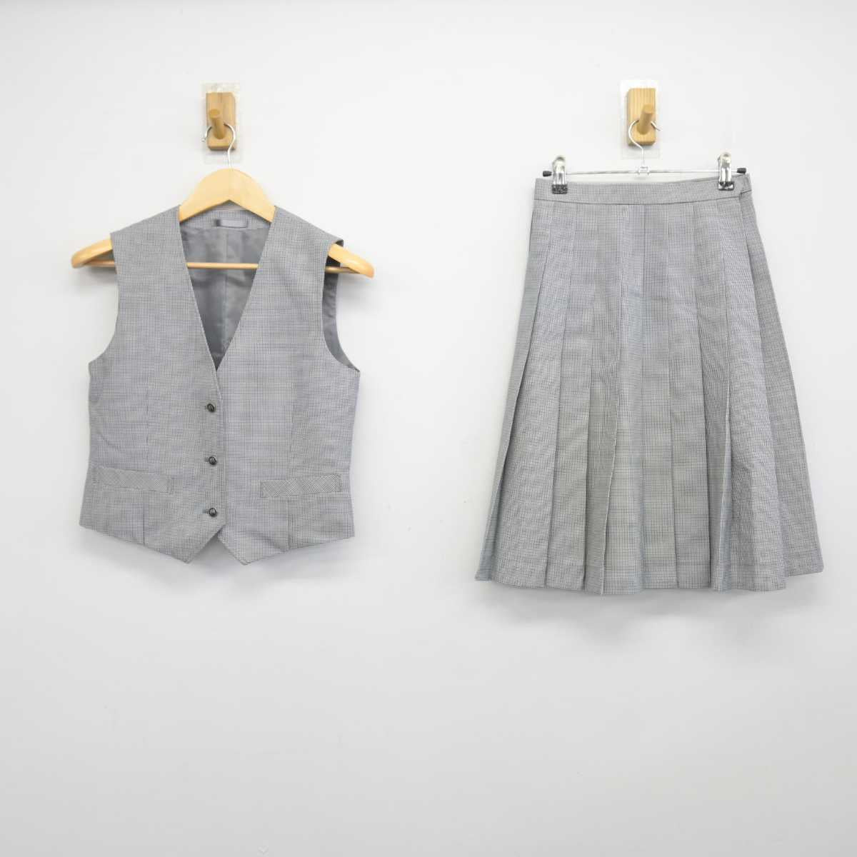 【中古】神奈川県 桐光学園中学校高等学校 女子制服 2点 (ベスト・スカート) sf047172