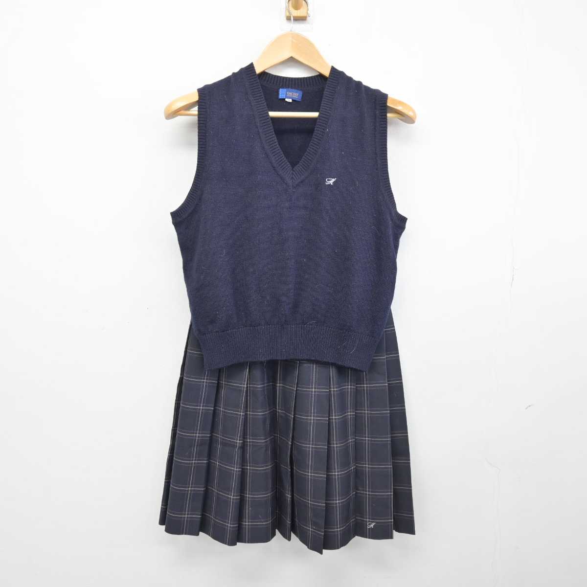 【中古】東京都 本所高等学校 女子制服 2点 (ニットベスト・スカート) sf047190