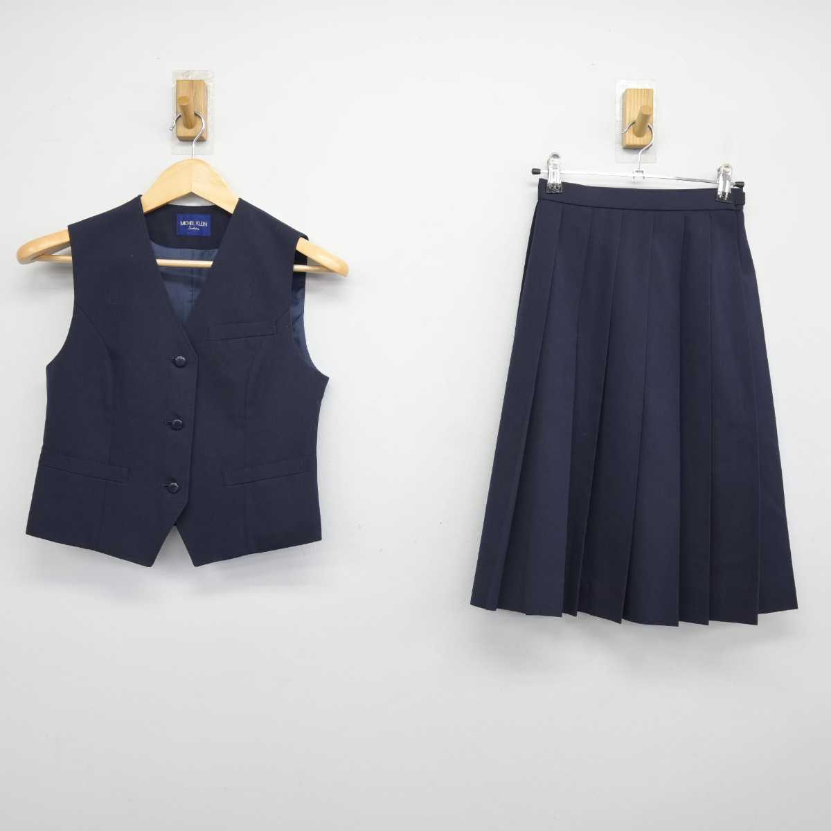 【中古】北海道 清田中学校 女子制服 2点 (ベスト・スカート) sf047264