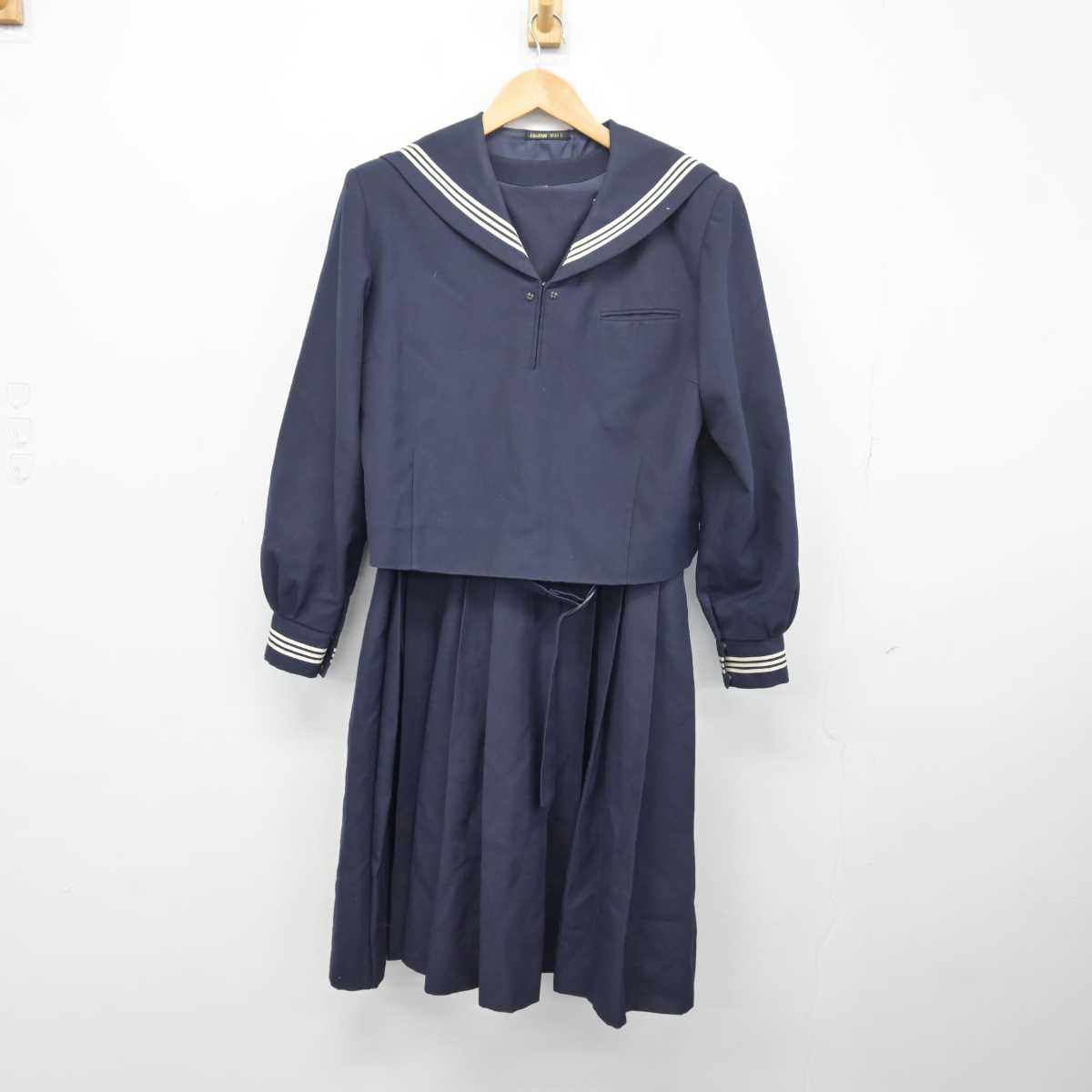 【中古】東京都 葛西第二中学校 女子制服 2点 (セーラー服・ジャンパースカート) sf047357