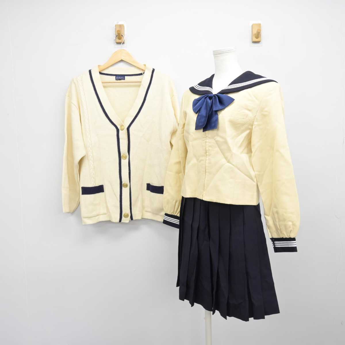 【中古】福岡県 博多女子高等学校 女子制服 4点 (ニット・セーラー服・スカート) sf047426