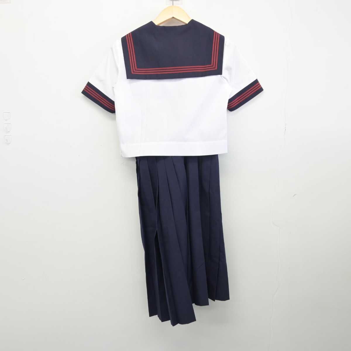 【中古】埼玉県 緑中学校 女子制服 3点 (セーラー服・スカート) sf047575