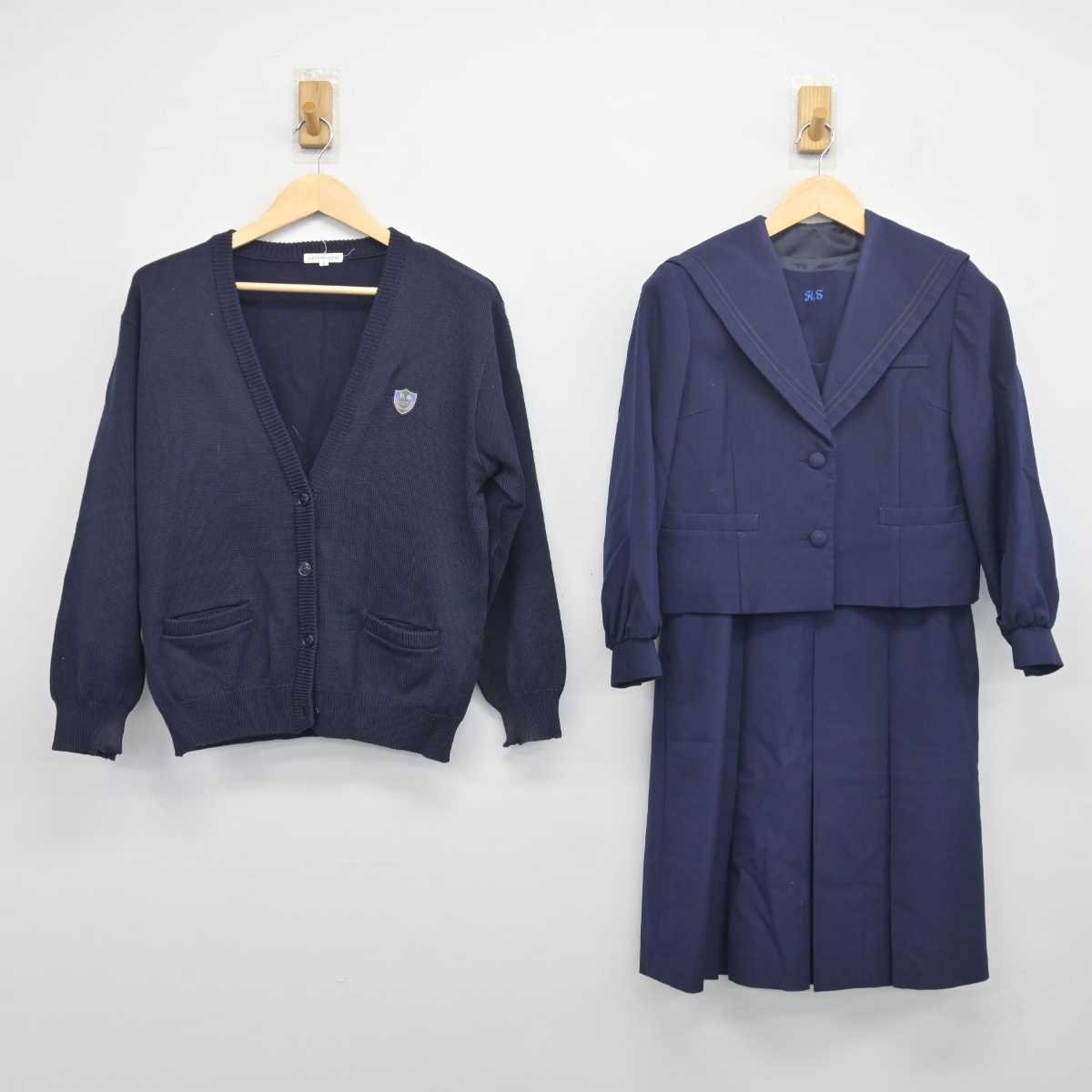 【中古】兵庫県 北摂三田高等学校 女子制服 3点 (ニット・セーラー服・ジャンパースカート) sf047619