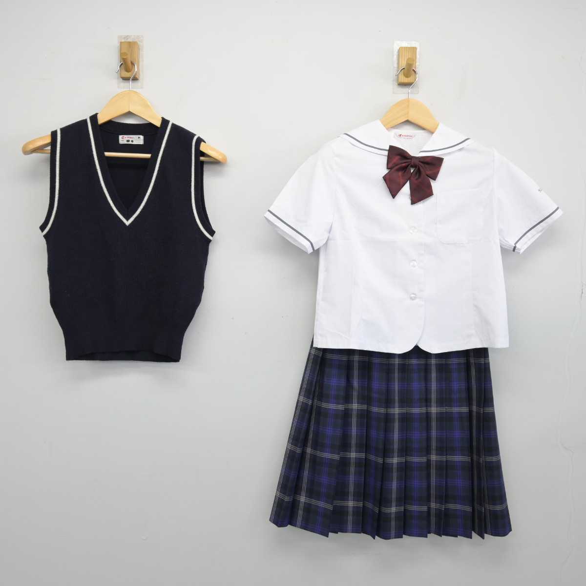 【中古】埼玉県 大宮国際中等教育学校 女子制服 4点 (ニットベスト・セーラー服・スカート) sf047678