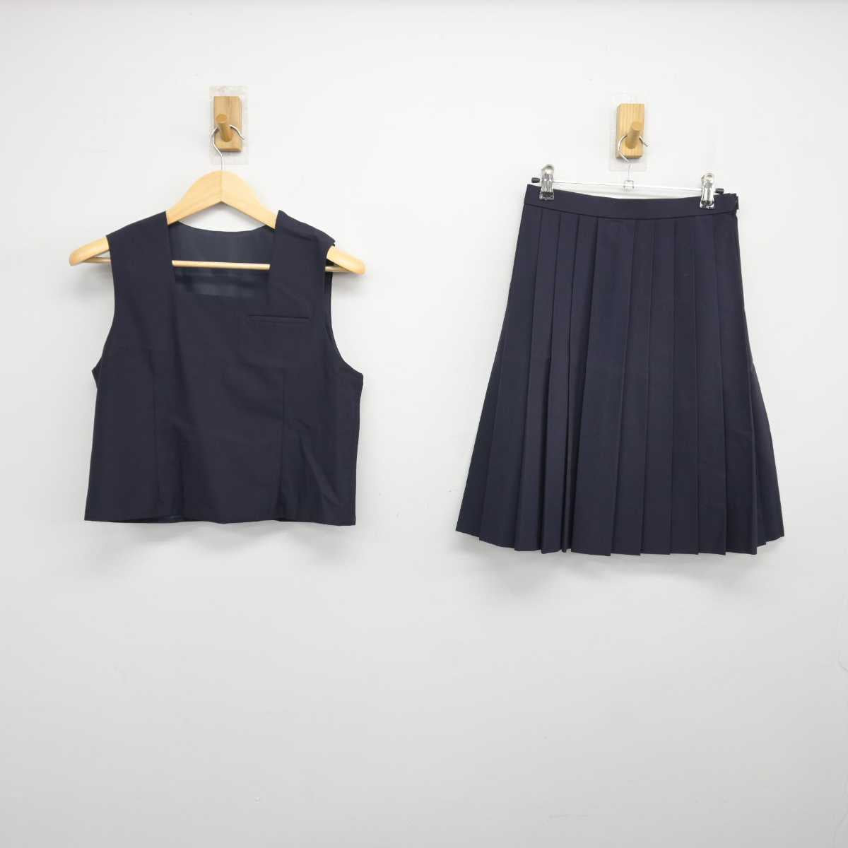 【中古】大阪府 豊中市立第六中学校 女子制服 2点 (ベスト・スカート) sf047791