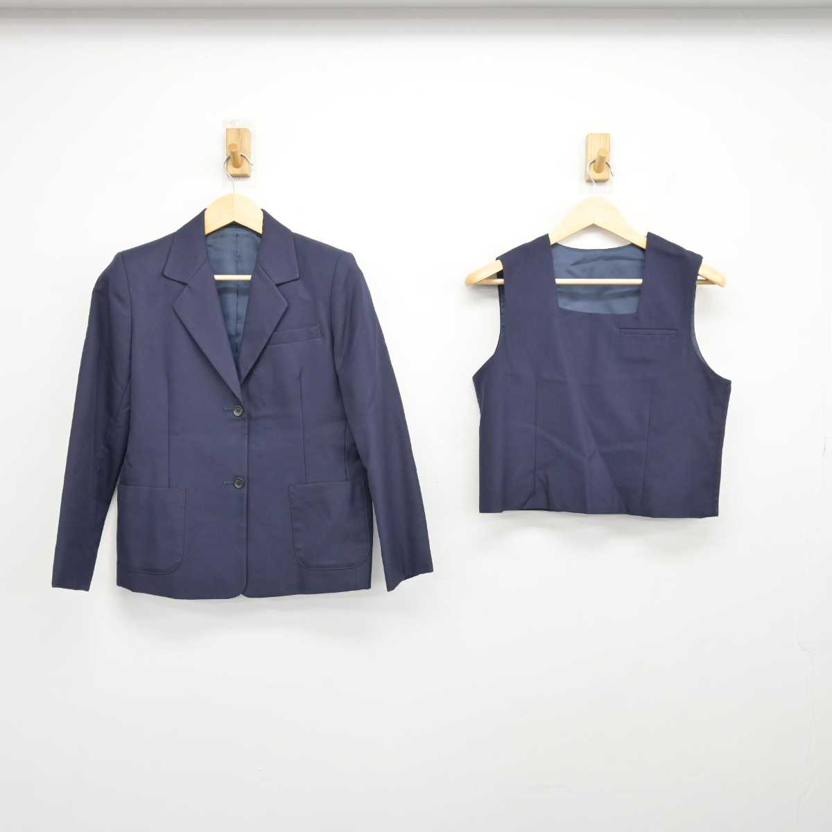 【中古】大阪府 豊中市立第六中学校 女子制服 3点 (ブレザー・ベスト・スカート) sf047792