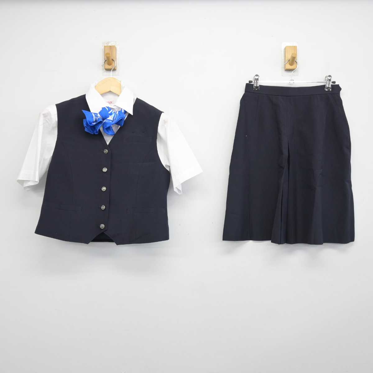 【中古】石川県 日本航空高等学校 女子制服 4点 (ベスト・シャツ・スカート) sf047817