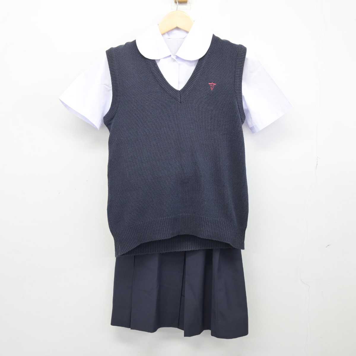 【中古】埼玉県 富山中学校 女子制服 3点 (ニットベスト・シャツ・スカート) sf048097