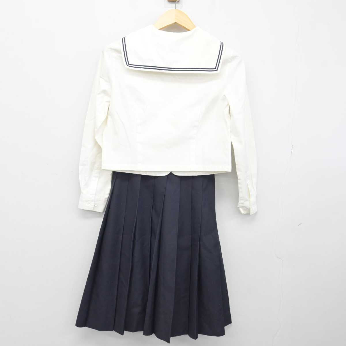 【中古】佐賀県 唐津東高等学校・唐津東中学校 女子制服 3点 (セーラー服・ニット・スカート) sf048114