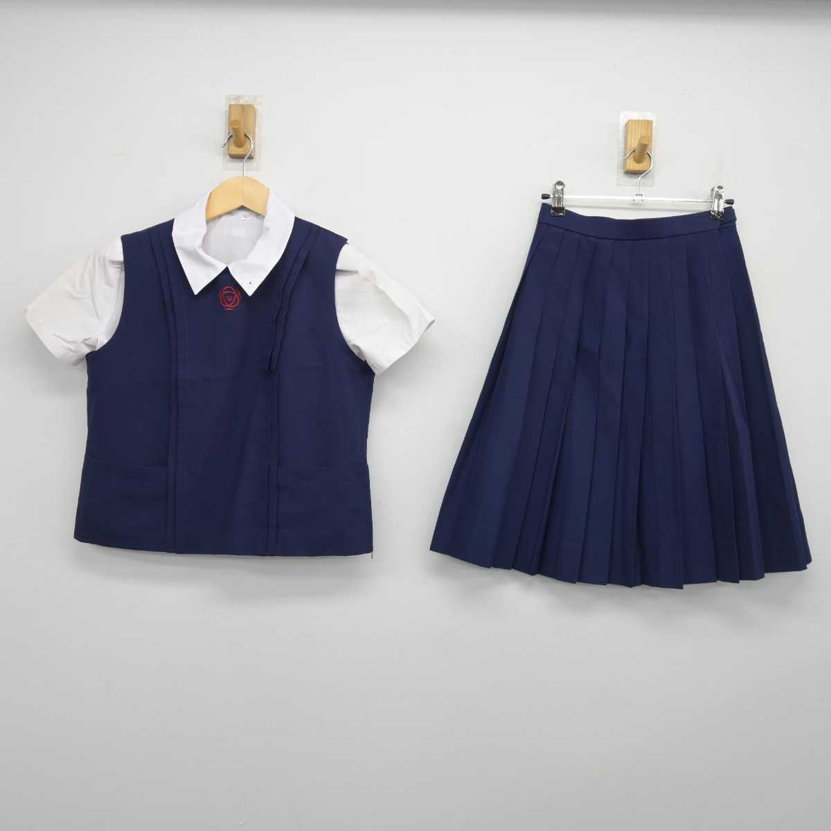 【中古】奈良県 育英西中学校 女子制服 3点 (シャツ・ベスト・スカート) sf048250