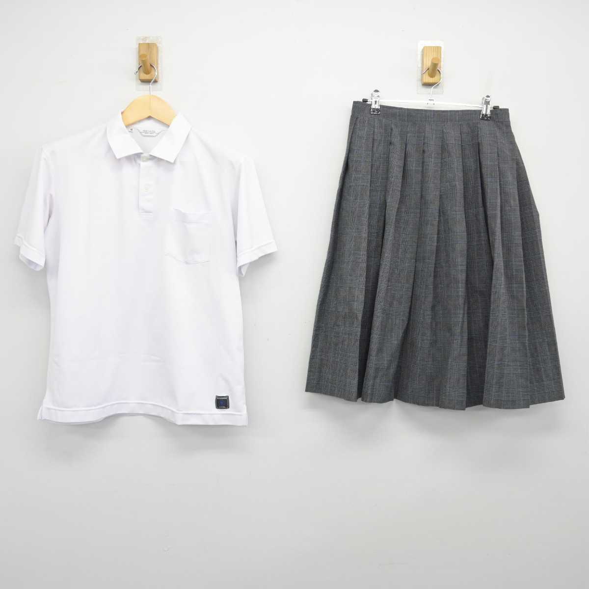 【中古】福岡県 北九州市中学校スタンダード標準服 女子制服 2点 (シャツ・スカート) sf048256