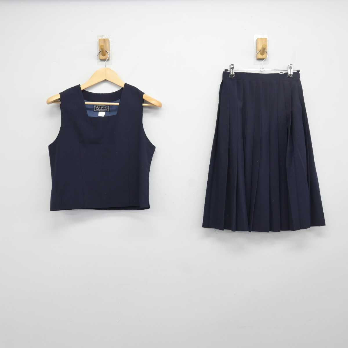 【中古】茨城県 下根中学校 女子制服 2点 (ベスト・スカート) sf048380