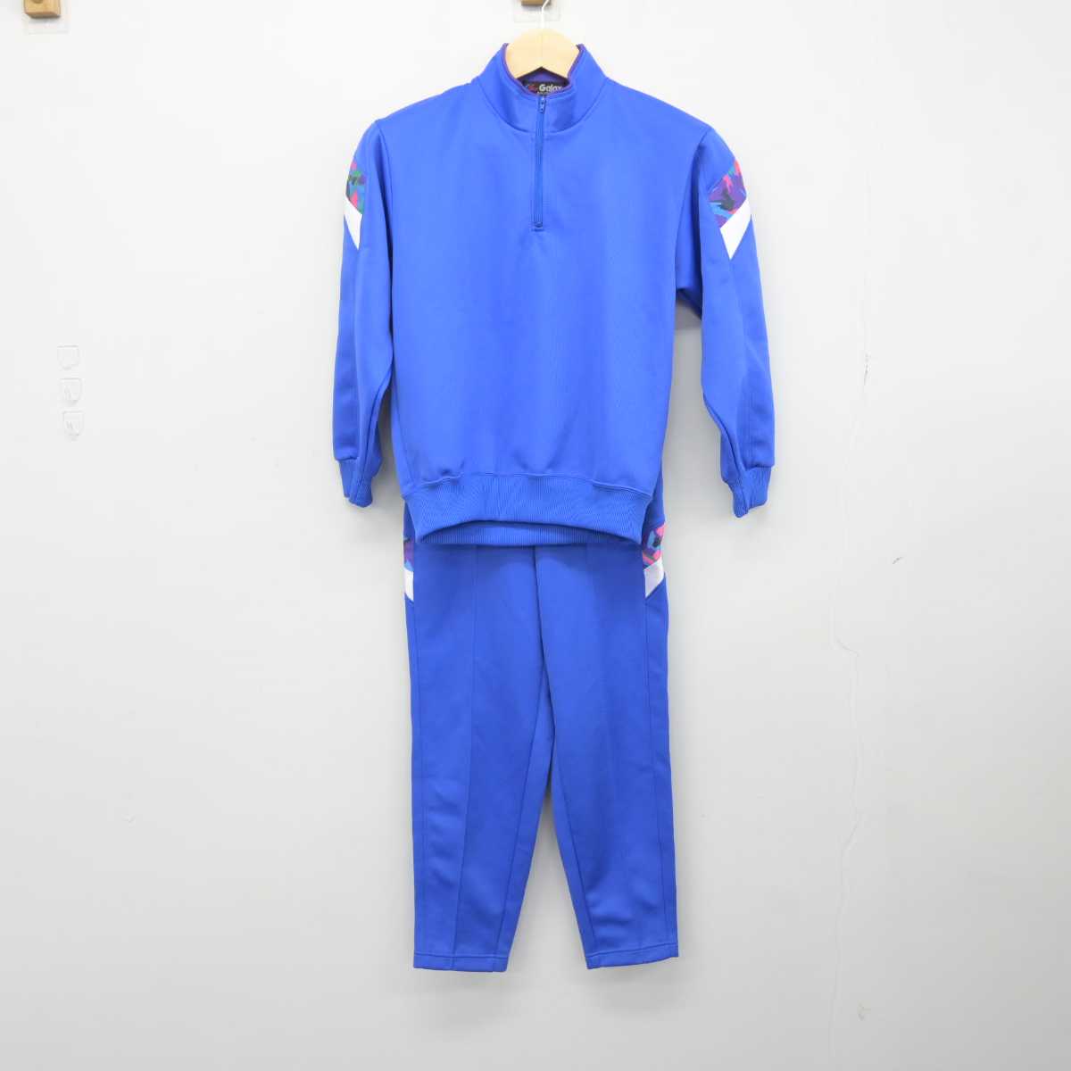 【中古】茨城県 養蚕小学校 女子制服 2点 (ジャージ 上・ジャージ 下) sf048383