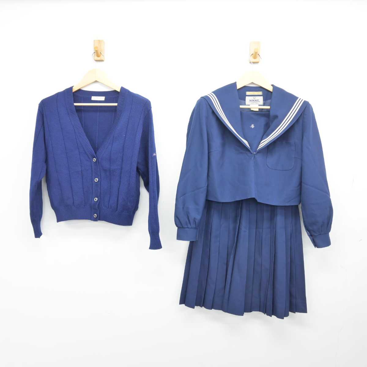 【中古】愛知県 愛知淑徳中学校高等学校 女子制服 3点 (セーラー服・ニット・スカート) sf048448