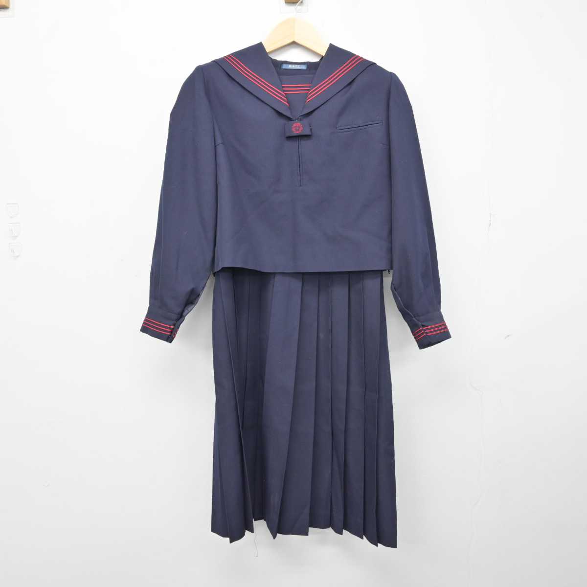 【中古】千葉県 国分寺台中学校 女子制服 2点 (セーラー服・ジャンパースカート) sf048834