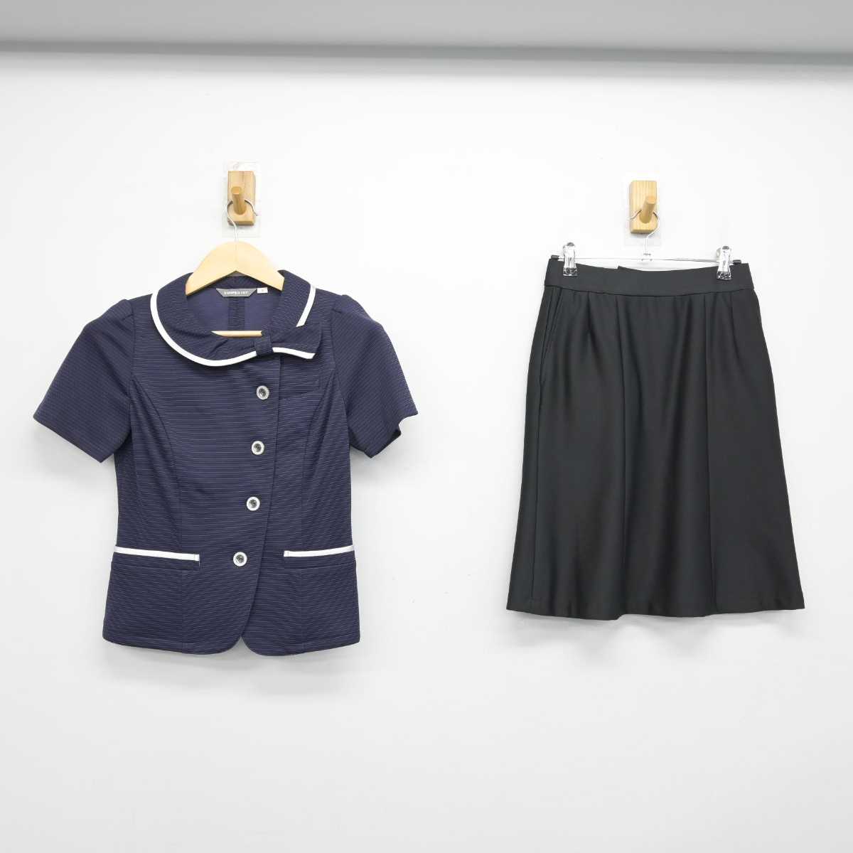 【中古】 事務服 女子制服 2点 (シャツ・スカート) sf048891