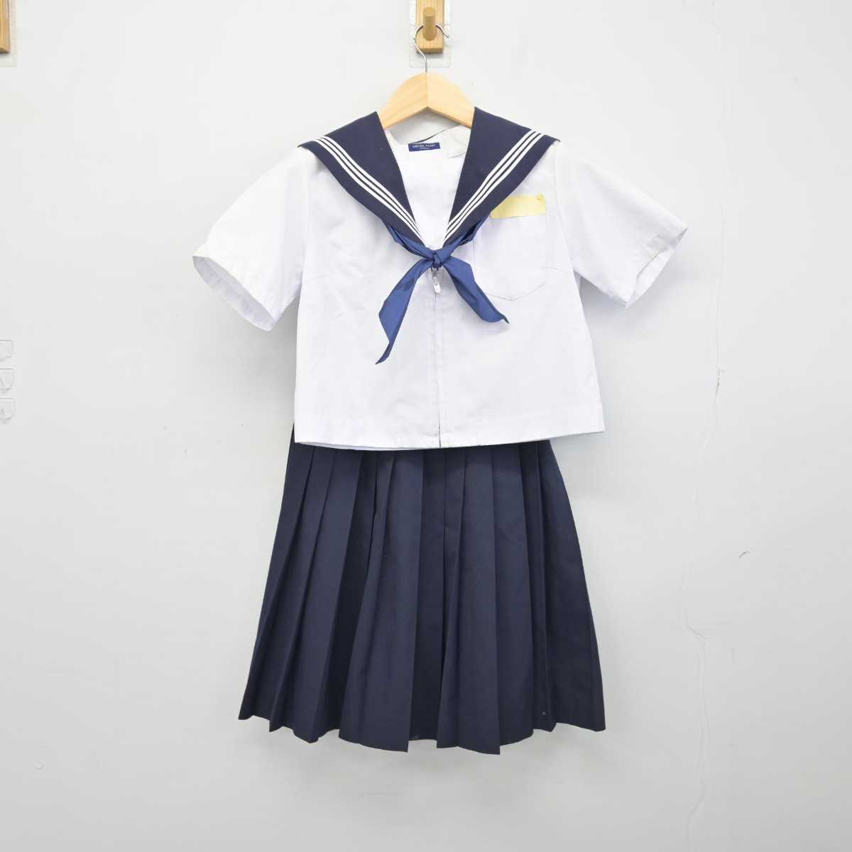 【中古】大分県 駅川中学校 女子制服 4点 (セーラー服・スカート) sf049071