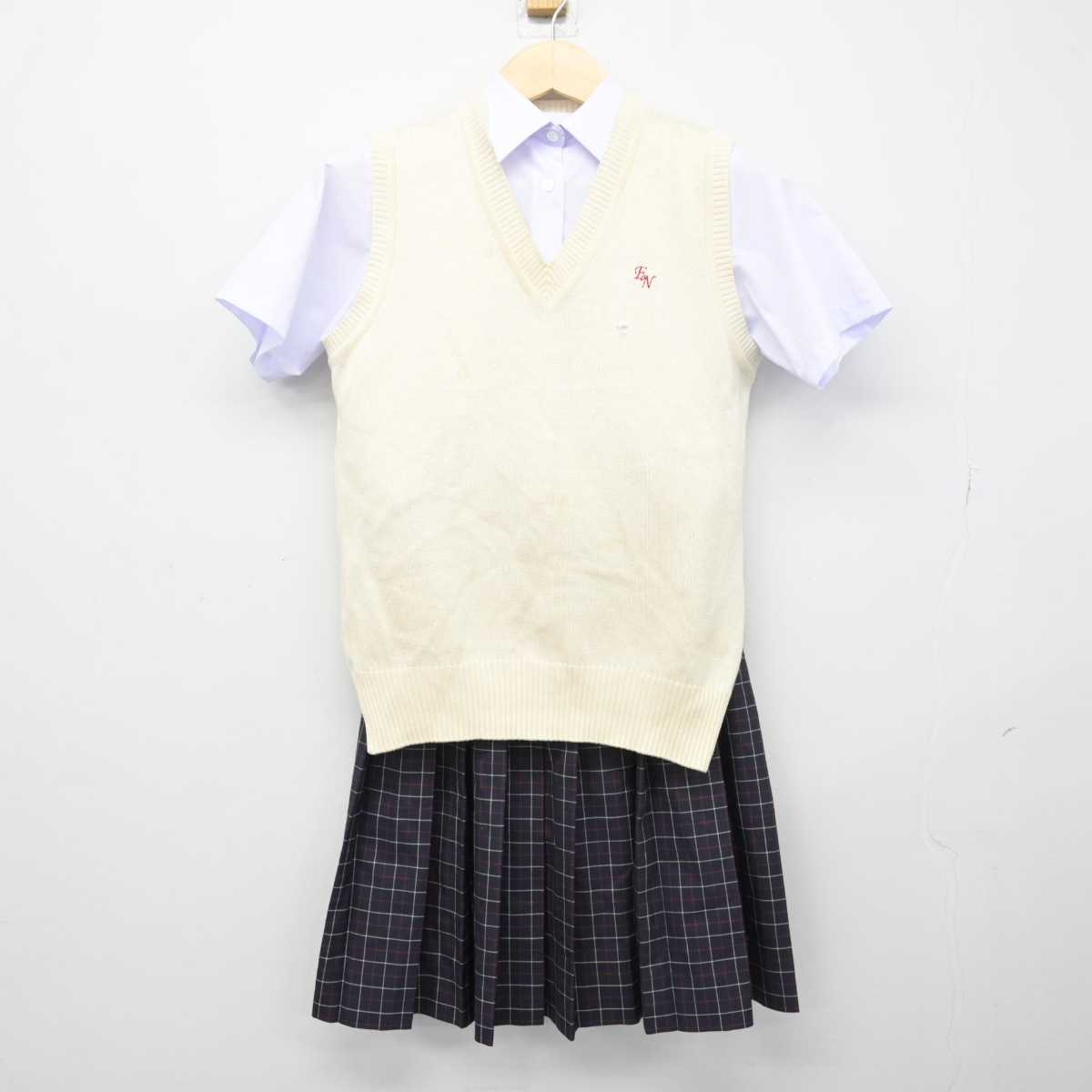 【中古】東京都 二之江中学校 女子制服 3点 (ニットベスト・シャツ・スカート) sf049210