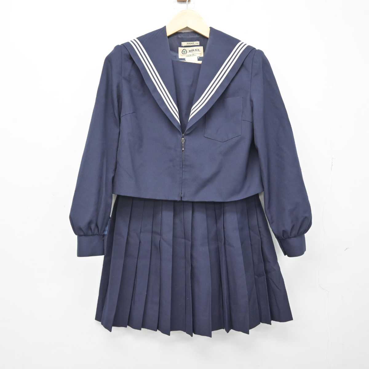 【中古】愛知県 尾西第一中学校 女子制服 2点 (セーラー服・スカート) sf049220