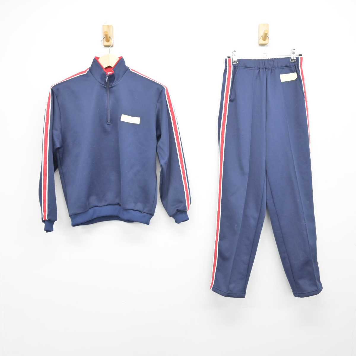 【中古】愛知県 聖カピタニオ女子高等学校 女子制服 2点 (ジャージ 上・ジャージ 下) sf049233