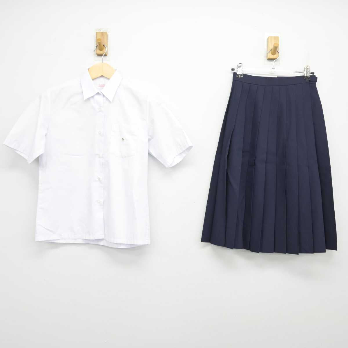 【中古】兵庫県 伊丹市立西中学校 女子制服 2点 (シャツ・スカート) sf049329