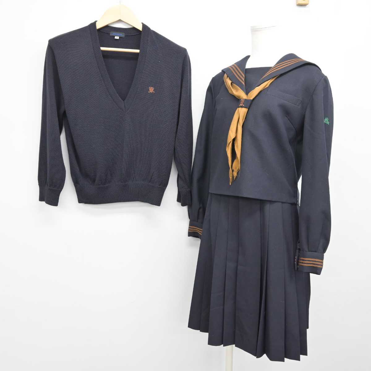 【中古】東京都 関東国際高等学校 女子制服 4点 (ニット・セーラー服・スカート) sf049339