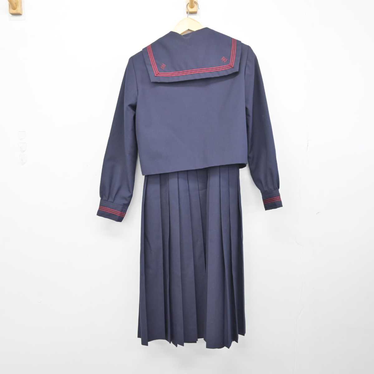 【中古】東京都 両国中学校 女子制服 3点 (セーラー服・ジャンパースカート) sf049590