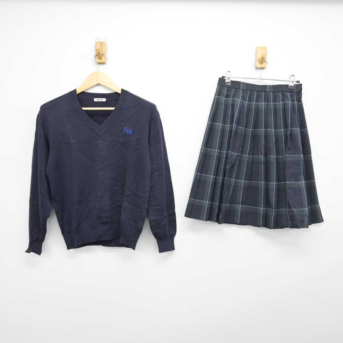 【中古】東京都  飛鳥高等学校 女子制服 2点 (ニット・スカート) sf049636