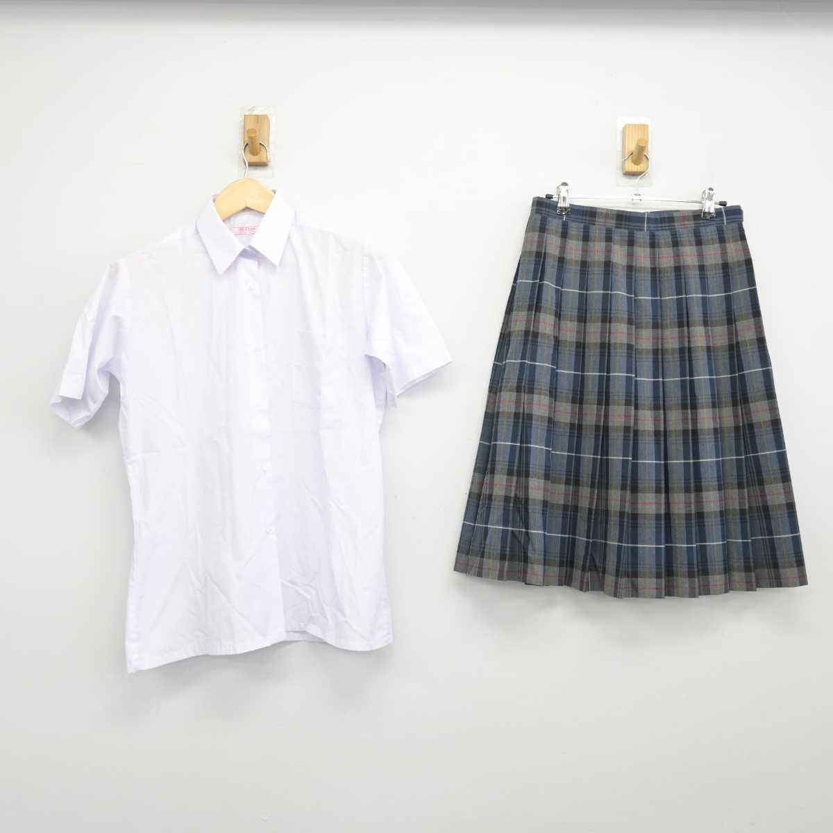 【中古】栃木県 真岡西中学校 女子制服 2点 (シャツ・スカート) sf049703