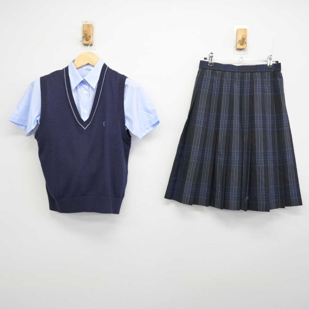 【中古】埼玉県 川口市立高等学校 女子制服 3点 (シャツ・ニットベスト・スカート) sf049794