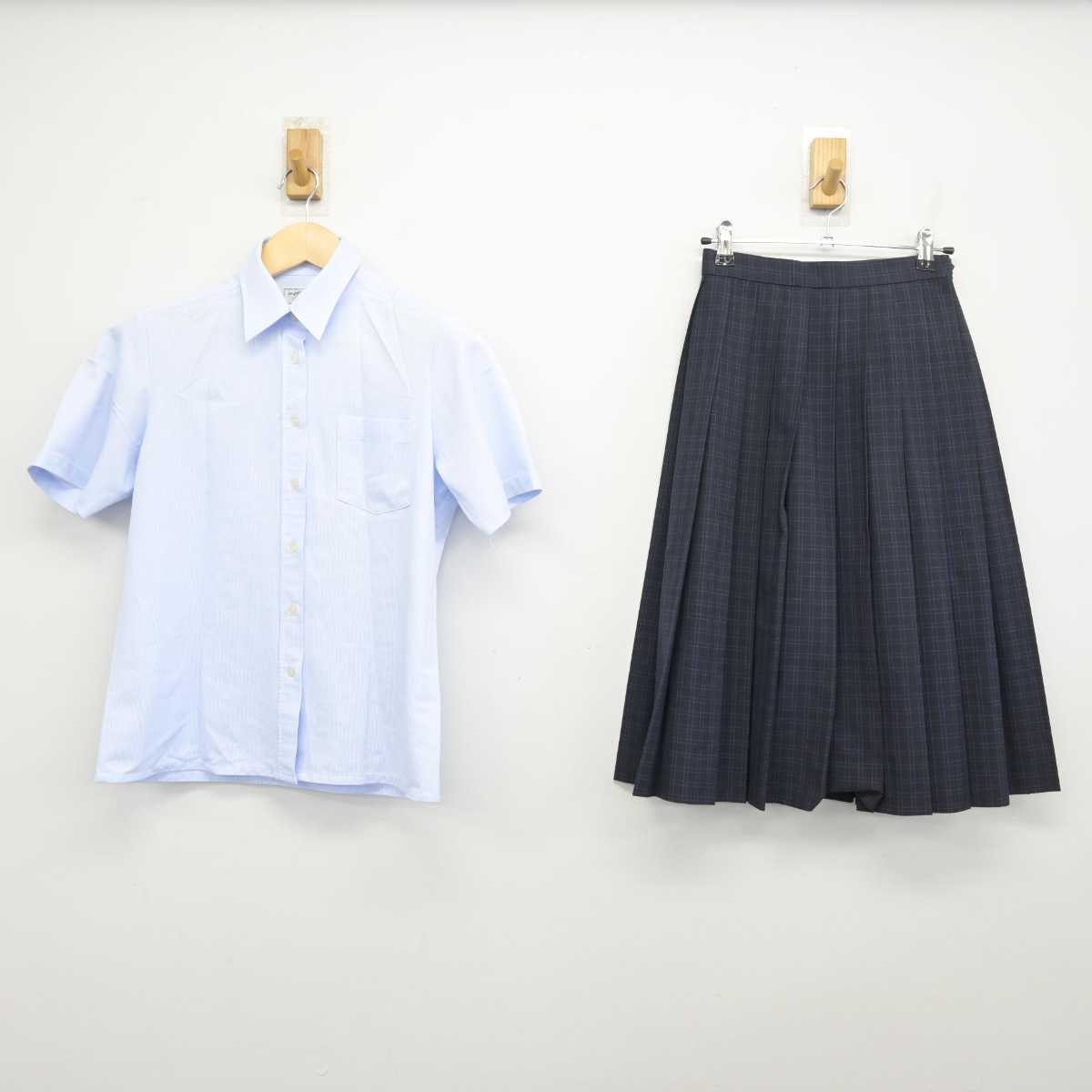 【中古】福岡県 友泉中学校 女子制服 2点 (シャツ・スカート) sf049949