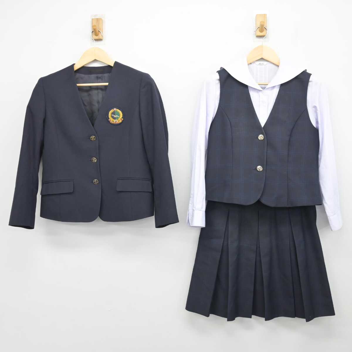 【中古】神奈川県 東海大学付属相模高等学校 女子制服 4点 (ブレザー・シャツ・ベスト・スカート) sf050022