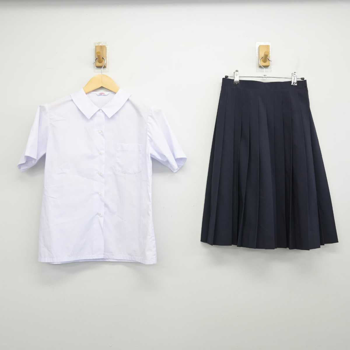 【中古】茨城県 愛宕中学校 女子制服 2点 (シャツ・スカート) sf050071