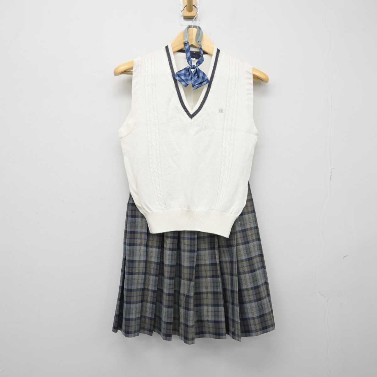 【中古】千葉県 松戸高等学校 女子制服 3点 (ニットベスト・スカート) sf050639