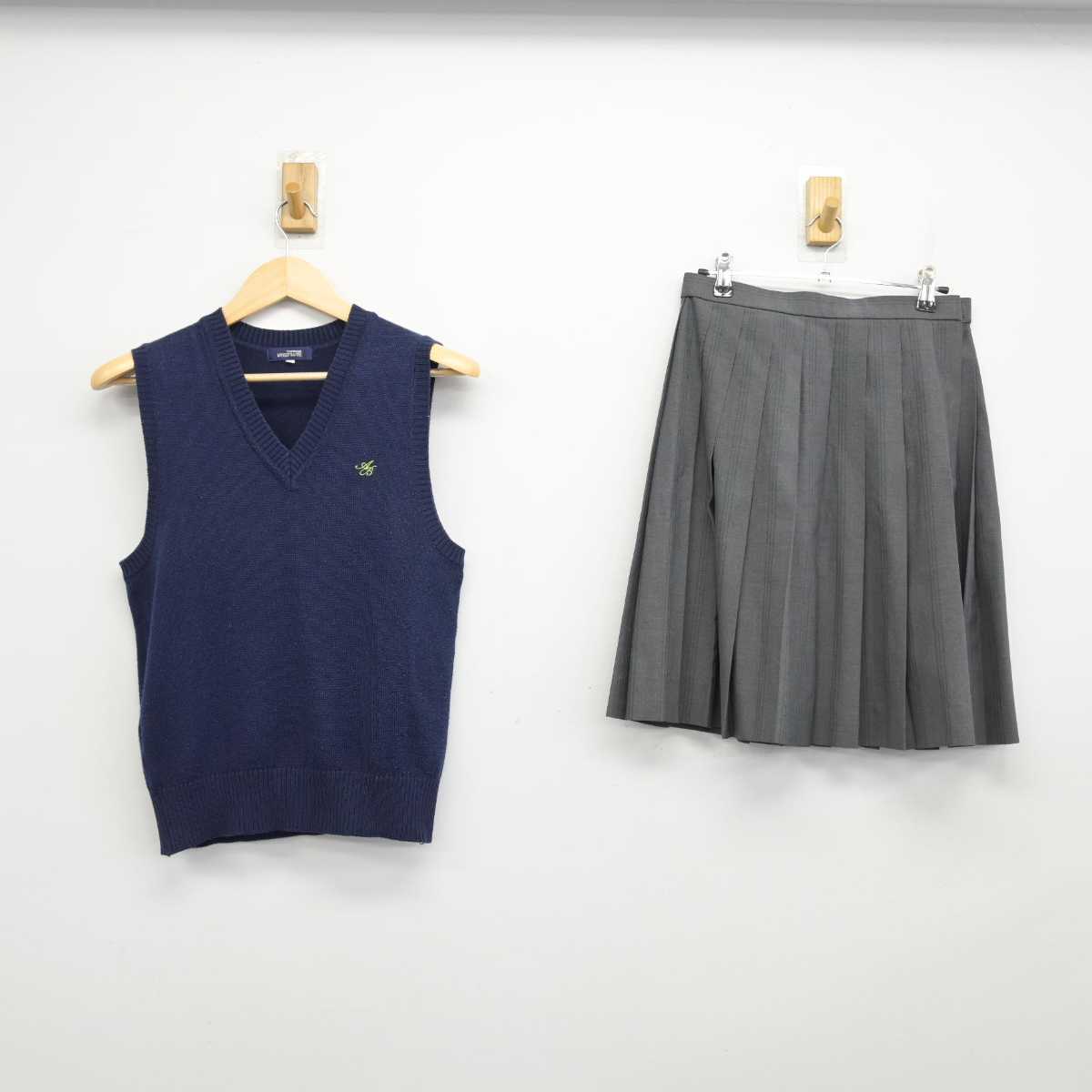 【中古】東京都 荒川商業高等学校 女子制服 2点 (ニットベスト・スカート) sf050838