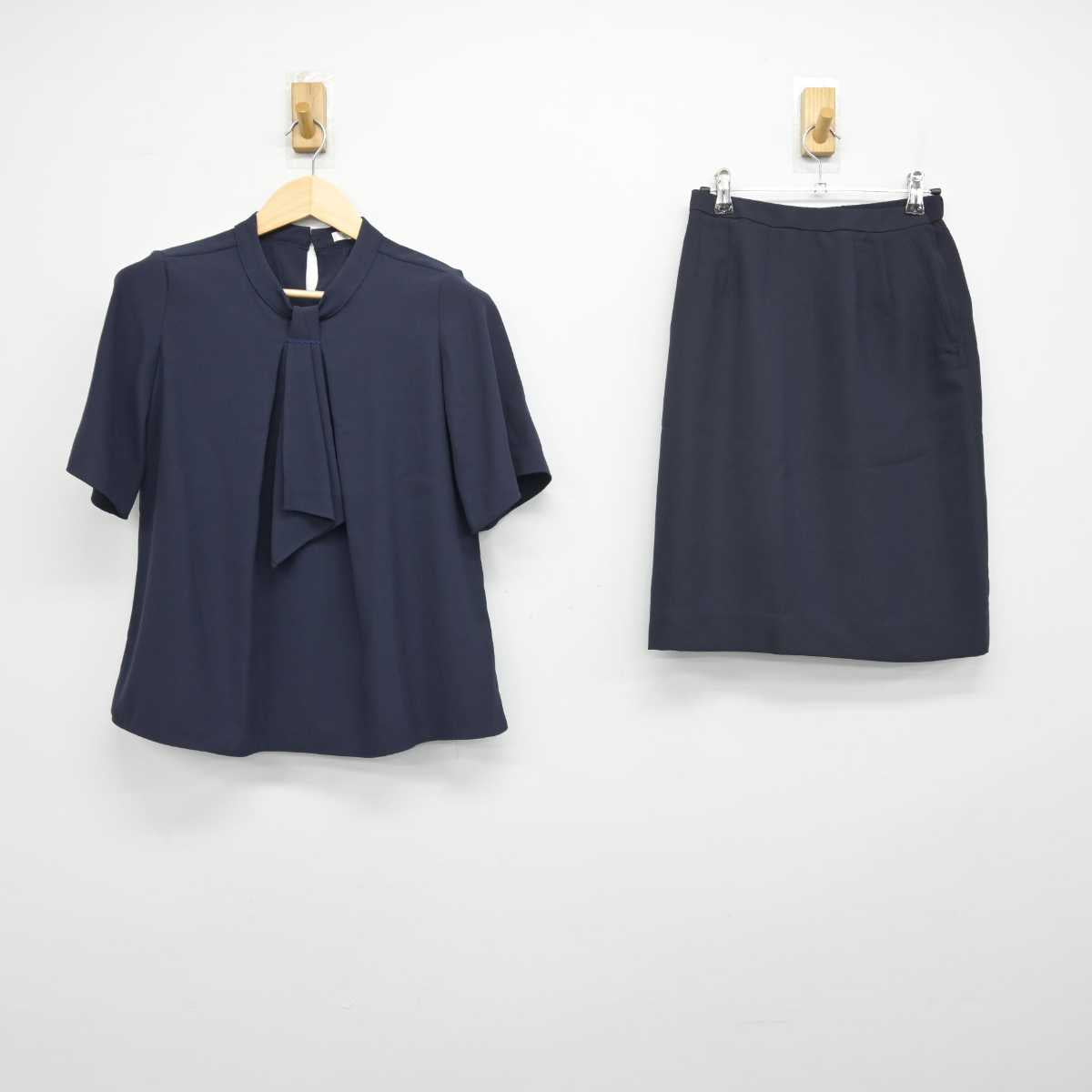 中古】 事務服 女子制服 2点 (シャツ・スカート) sf050932 | 中古制服