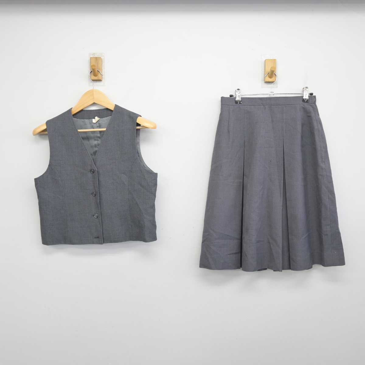 【中古】 学校名不明 女子制服 2点 (ベスト・スカート) sf051084